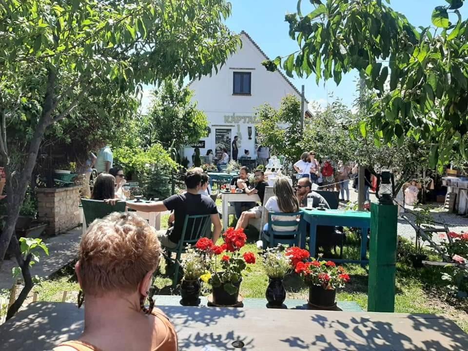 Piac Vendeghaz Hotell Kaptalantoti Eksteriør bilde